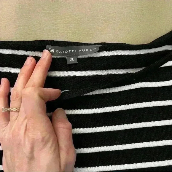 Elliot Lauren Black and White Stripe Cinch sleeve blouse: XL - Picture 5 of 7